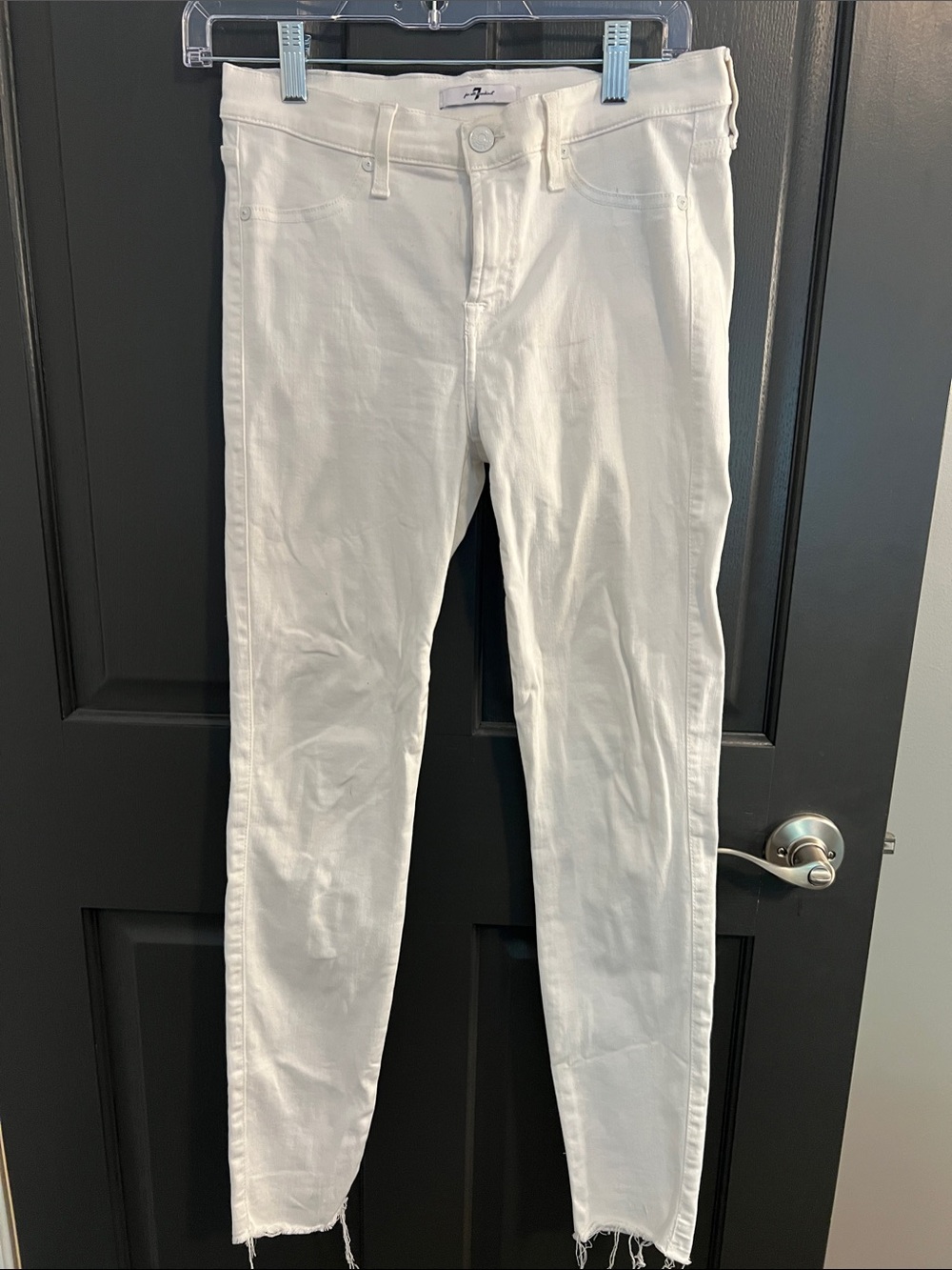 7 for all Mankind stretchy White Frayed Hem Skinny Jeans. Size 29